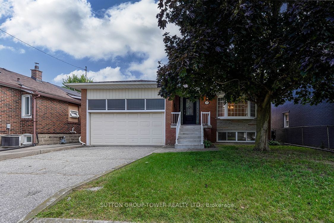 Detached House for sale at 225 Park Lawn Road, Toronto, Stonegate-Queensway, M8Y 3J3 - MLS: W11959748