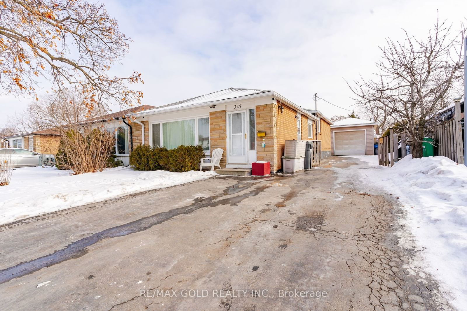 Semi-Detached House for sale at 327 Balmoral Drive, Brampton, Avondale, L6T 1V7 - MLS: W11959810