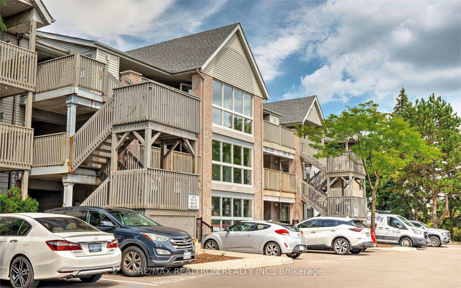 Townhouse leased at 304-2040 Cleaver Avenue, Burlington, Headon, L7M 4C4 - MLS: W11959822