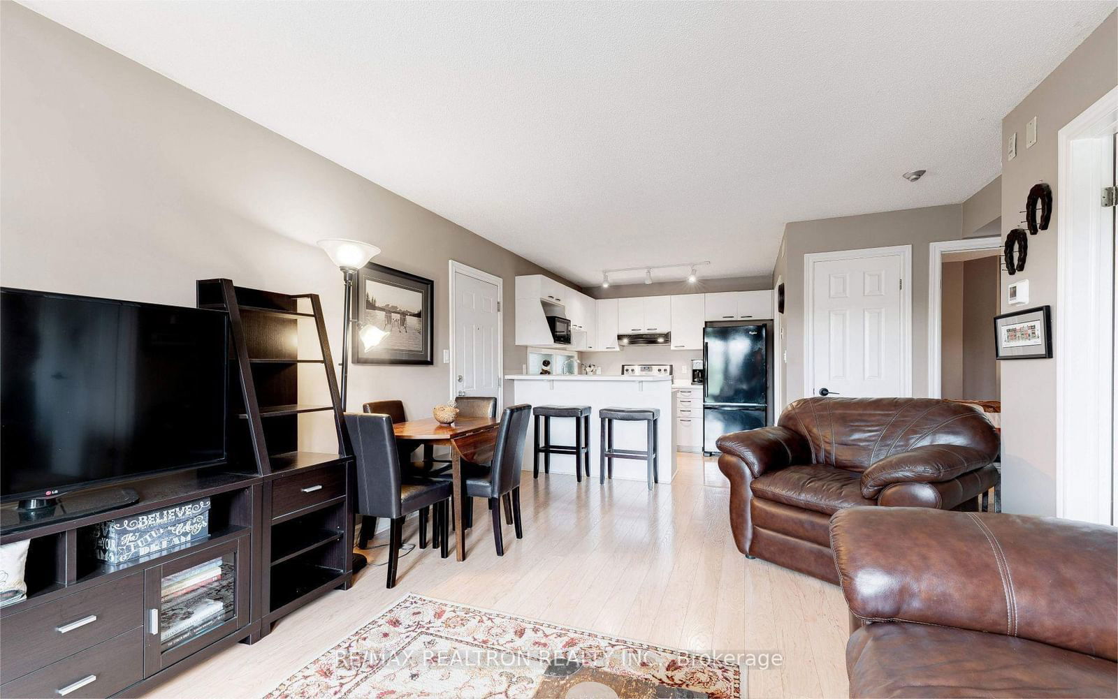 Townhouse leased at 304-2040 Cleaver Avenue, Burlington, Headon, L7M 4C4 - MLS: W11959822