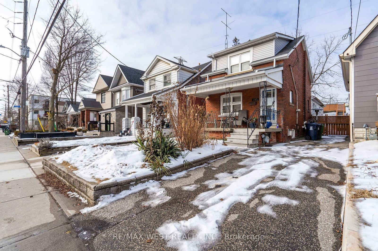 Detached House for lease at 102 Eileen Avenue, Toronto, Rockcliffe-Smythe, M6N 1V4 - MLS: W11959911