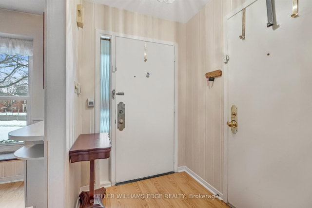 107 Fairwood Place W