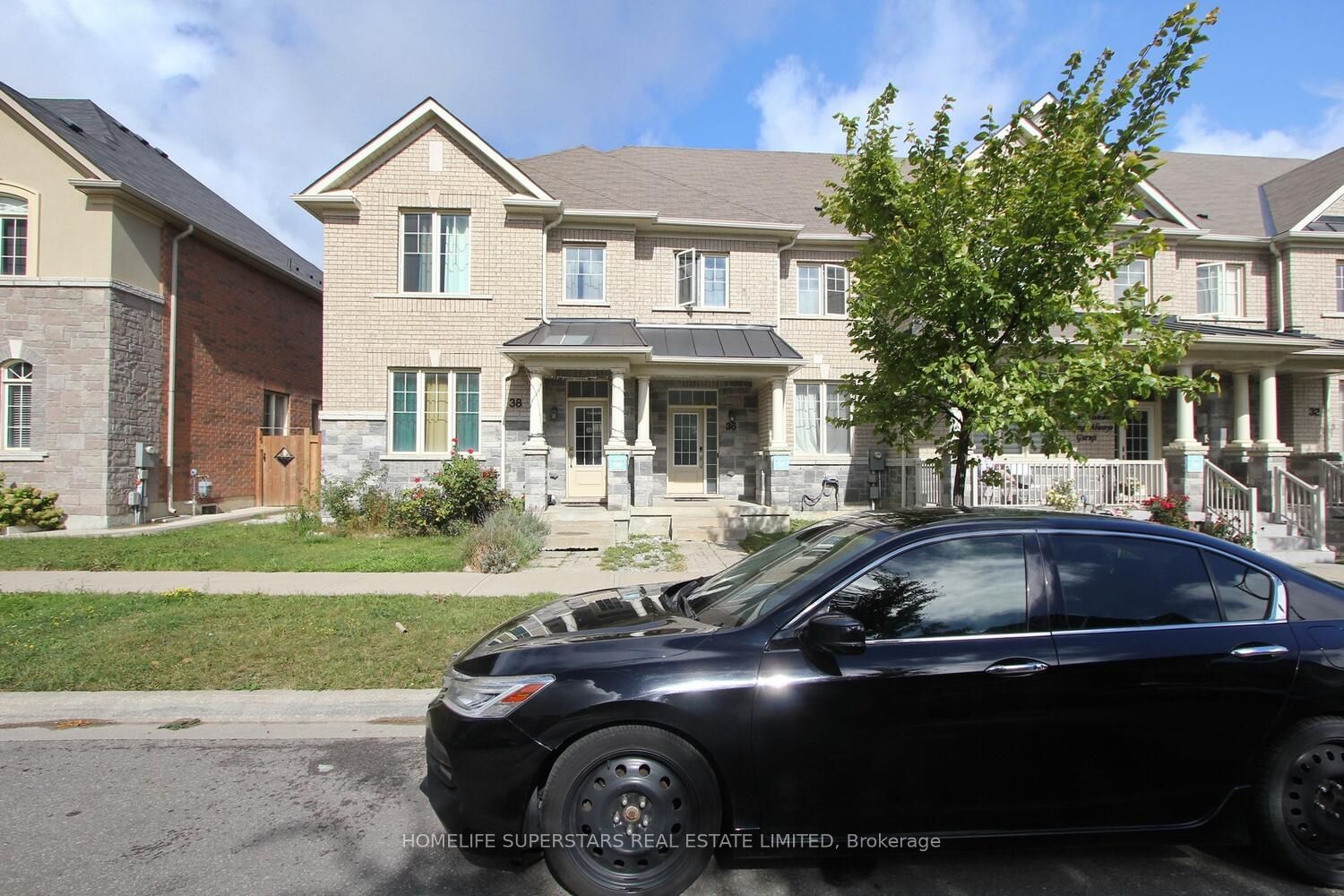 Townhouse for sale at 36 Ledger Point Crescent, Brampton, Sandringham-Wellington North, L6R 3W3 - MLS: W11959944