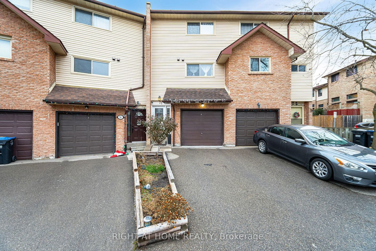 Townhouse for sale at 71 Collins Crescent, Brampton, Brampton North, L6V 3N1 - MLS: W11959967