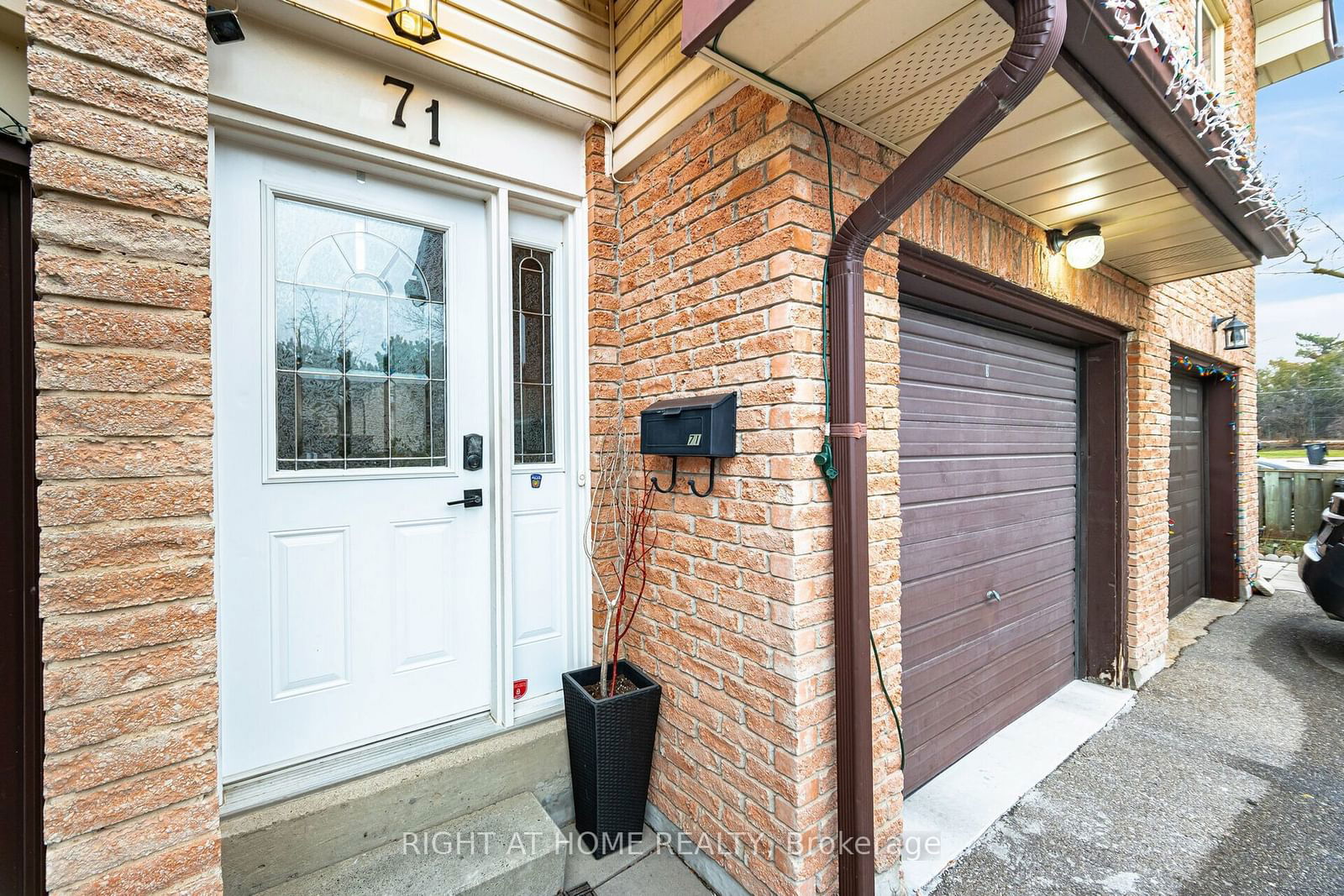 Townhouse for sale at 71 Collins Crescent, Brampton, Brampton North, L6V 3N1 - MLS: W11959967