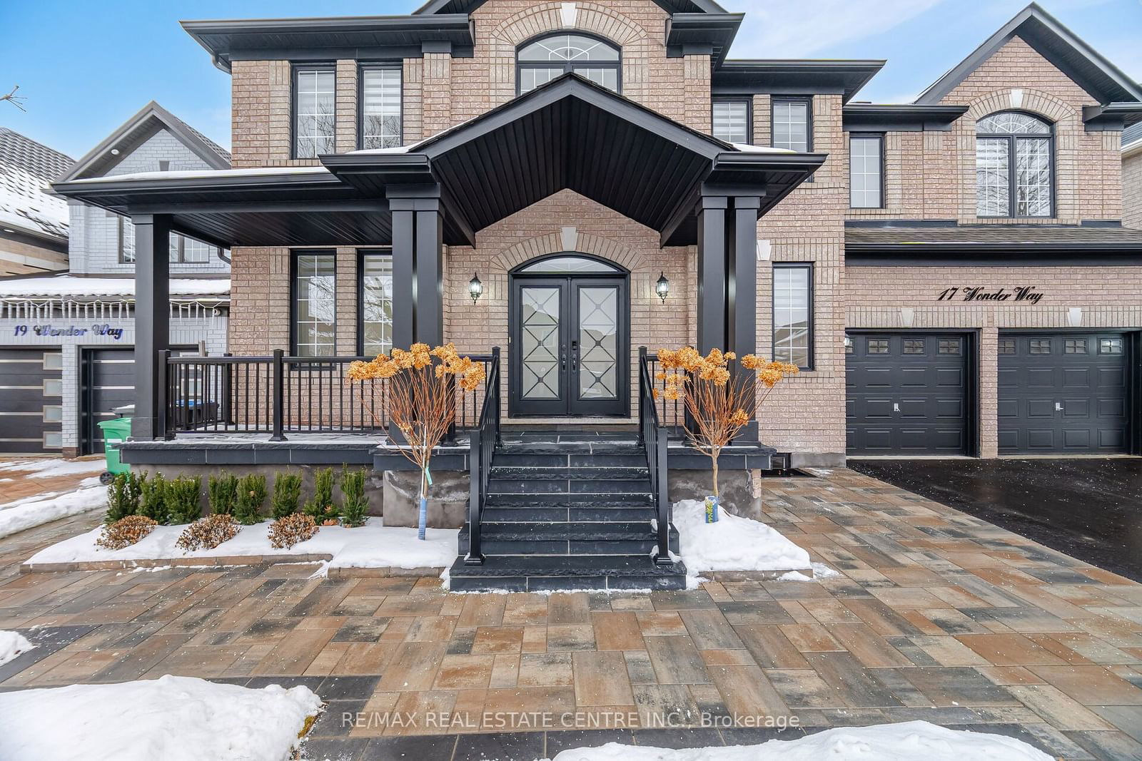 Detached House for sale at 17 Wonder Way, Brampton, Vales of Castlemore, L6P 1G1 - MLS: W11959968