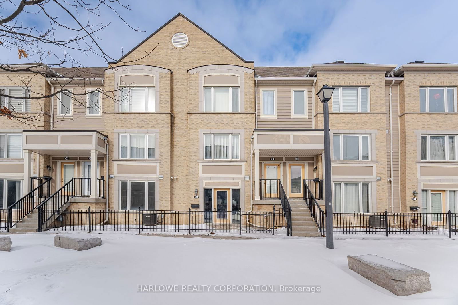 Townhouse sold at 146-60 Fairwood Circle, Brampton, Sandringham-Wellington, L6R 0Y6 - MLS: W11959984