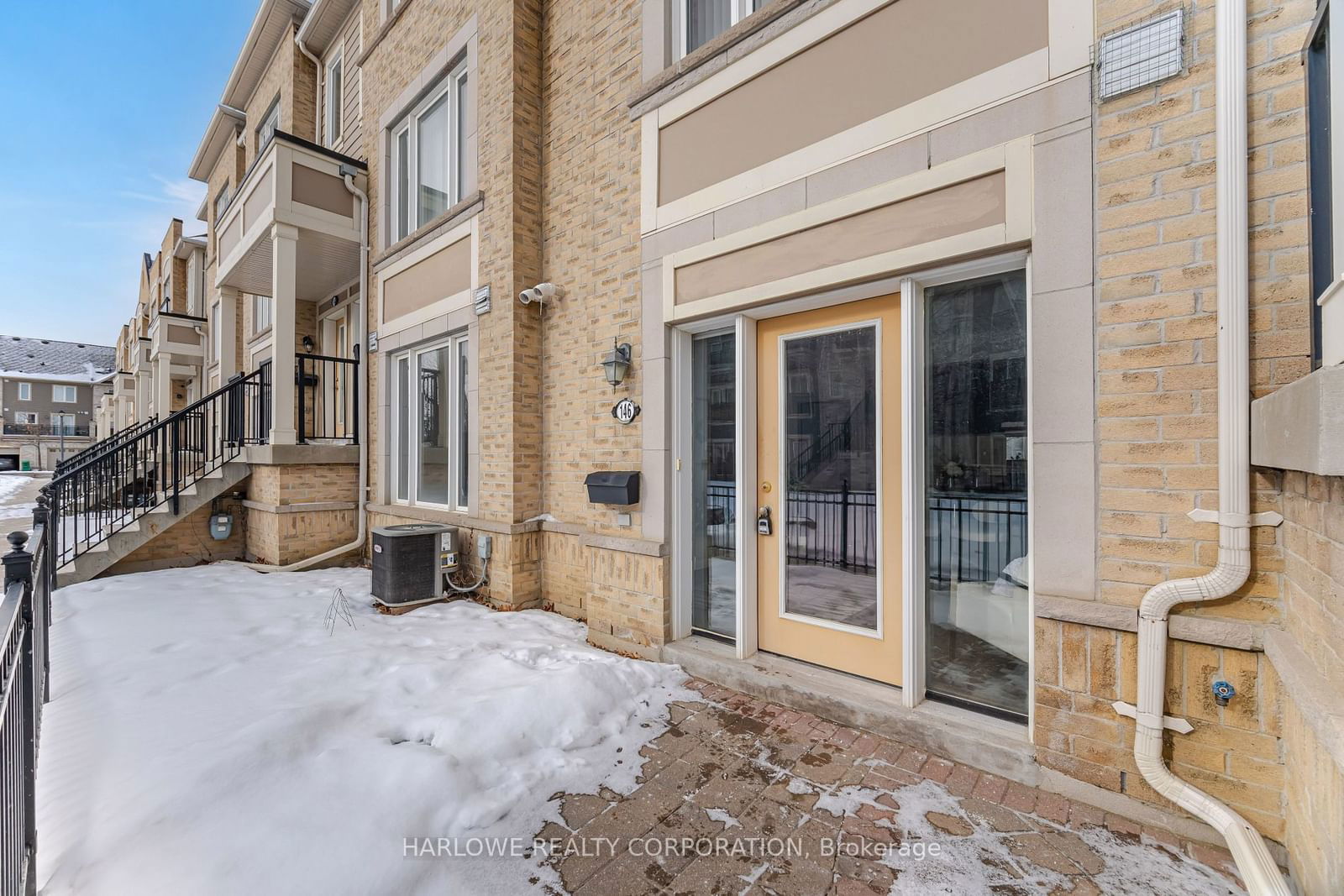 Townhouse for sale at 146-60 Fairwood Circle, Brampton, Sandringham-Wellington, L6R 0Y6 - MLS: W11959984