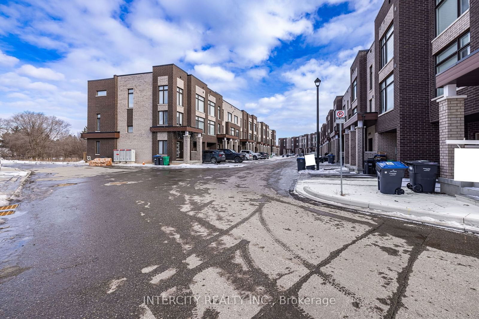 Townhouse for sale at 9 Queenpost Drive, Brampton, Credit Valley, L6Y 6L2 - MLS: W11960008