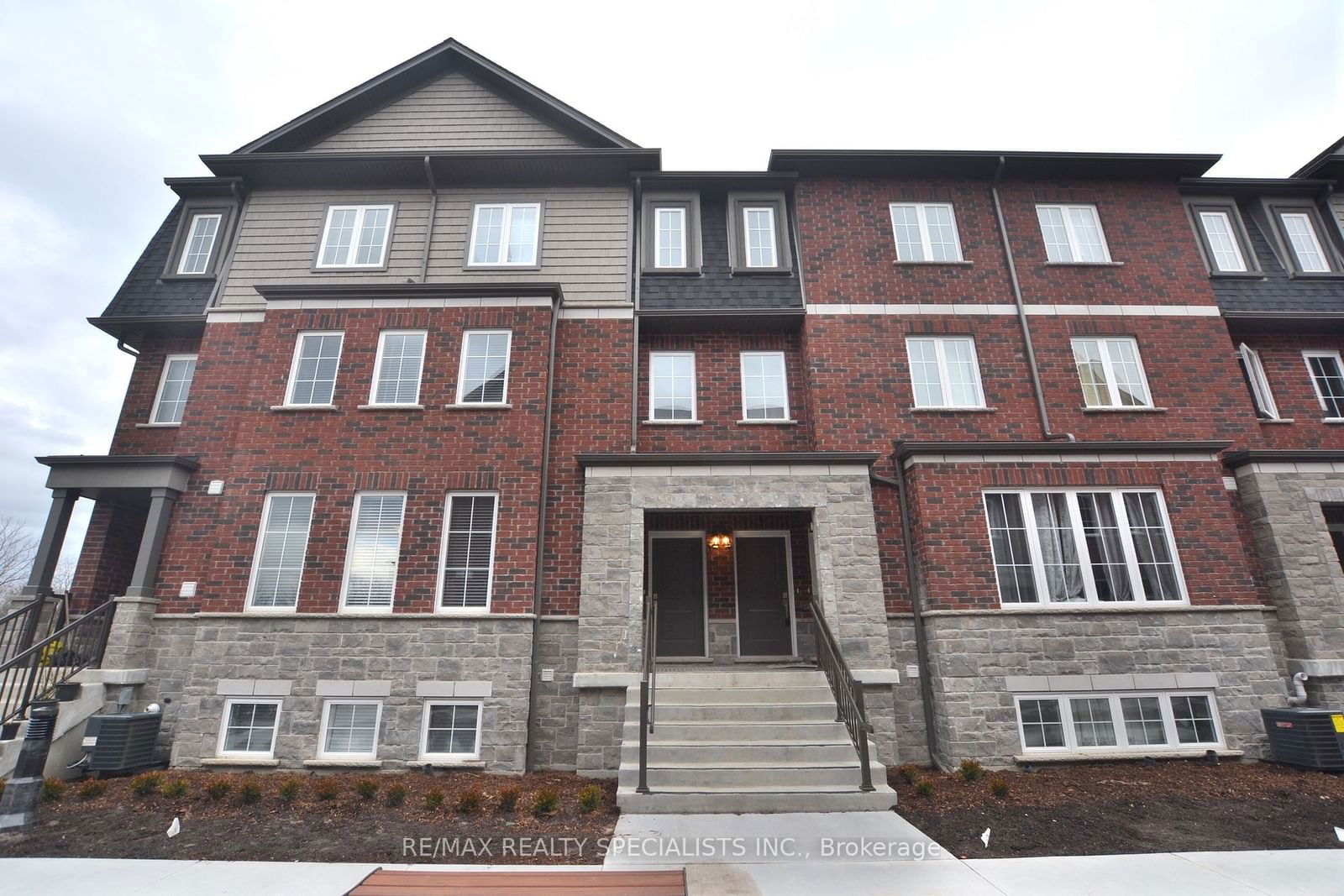 Townhouse leased at 122-445 Ontario Street, Milton, Timberlea, L9T 2N2 - MLS: W11960039