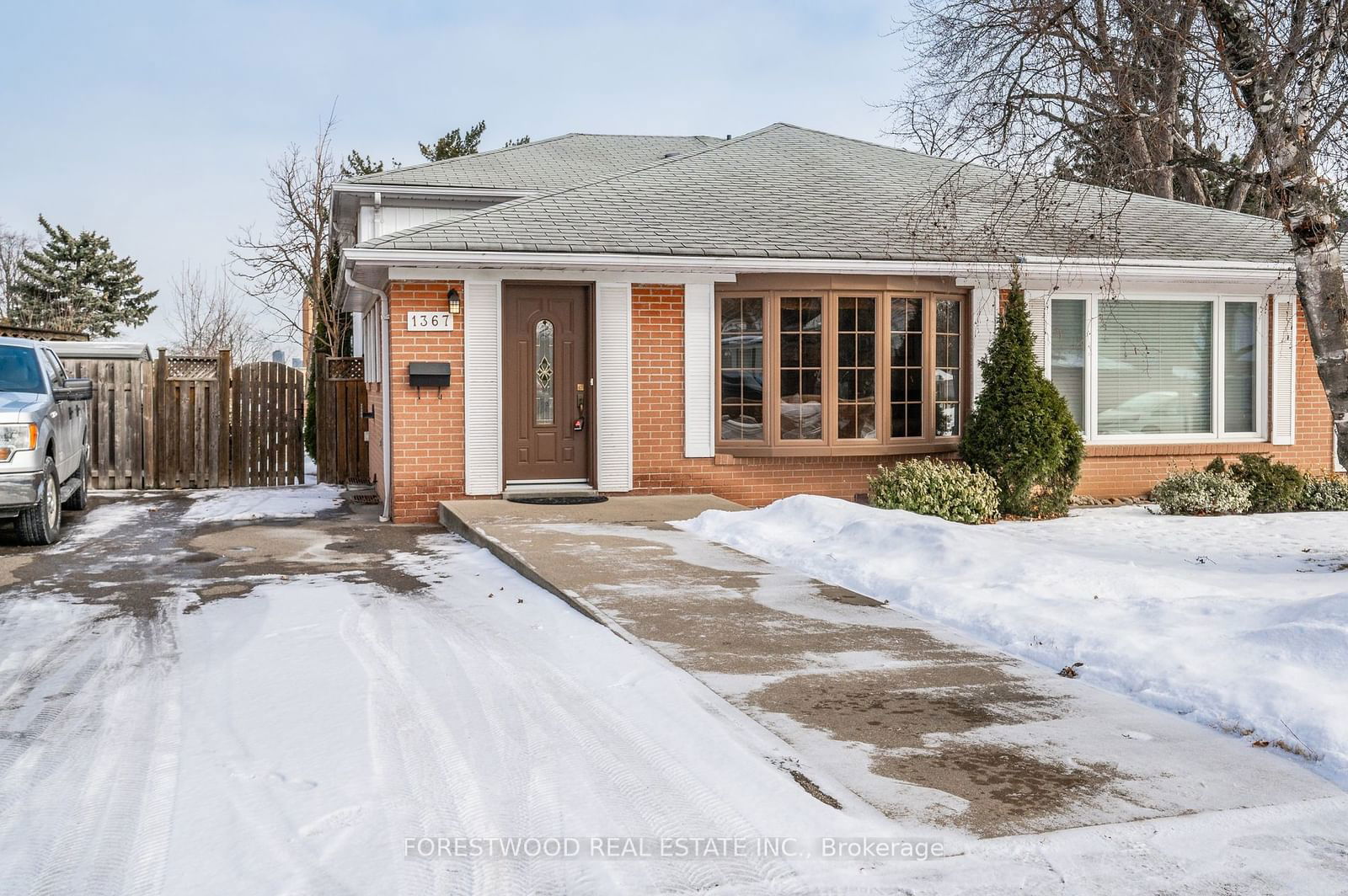 Semi-Detached House for sale at 1367 Glen Rutley Circle, Mississauga, Applewood, L4X 1Z5 - MLS: W11960083