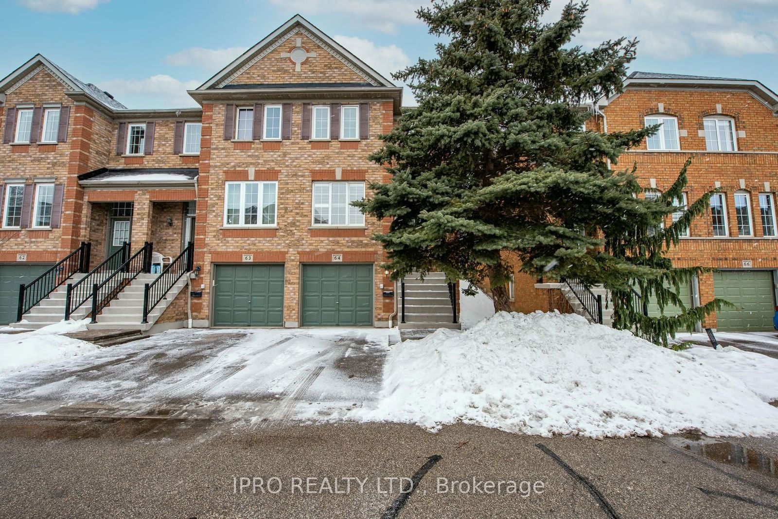 Townhouse sold at 64-5530 Glen Erin Drive, Mississauga, Central Erin Mills, L5M 6E8 - MLS: W11960128