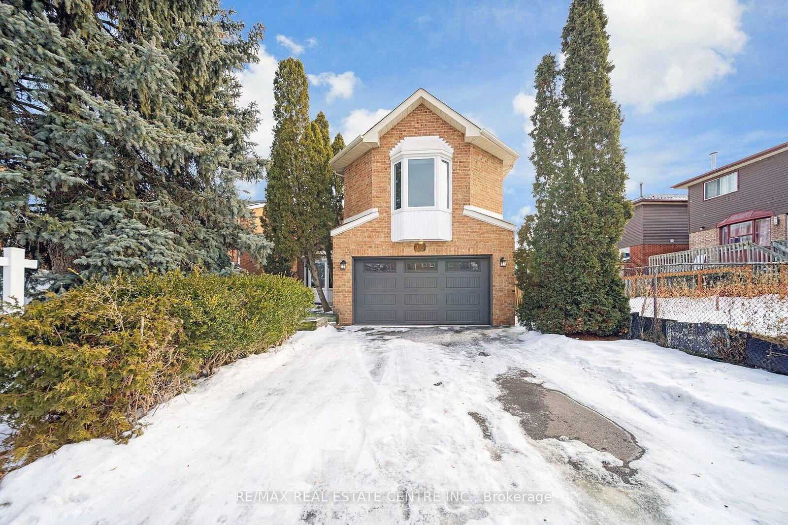 Detached House for sale at 15 HOWELL Street, Brampton, Brampton South, L6Y 3H9 - MLS: W11960235