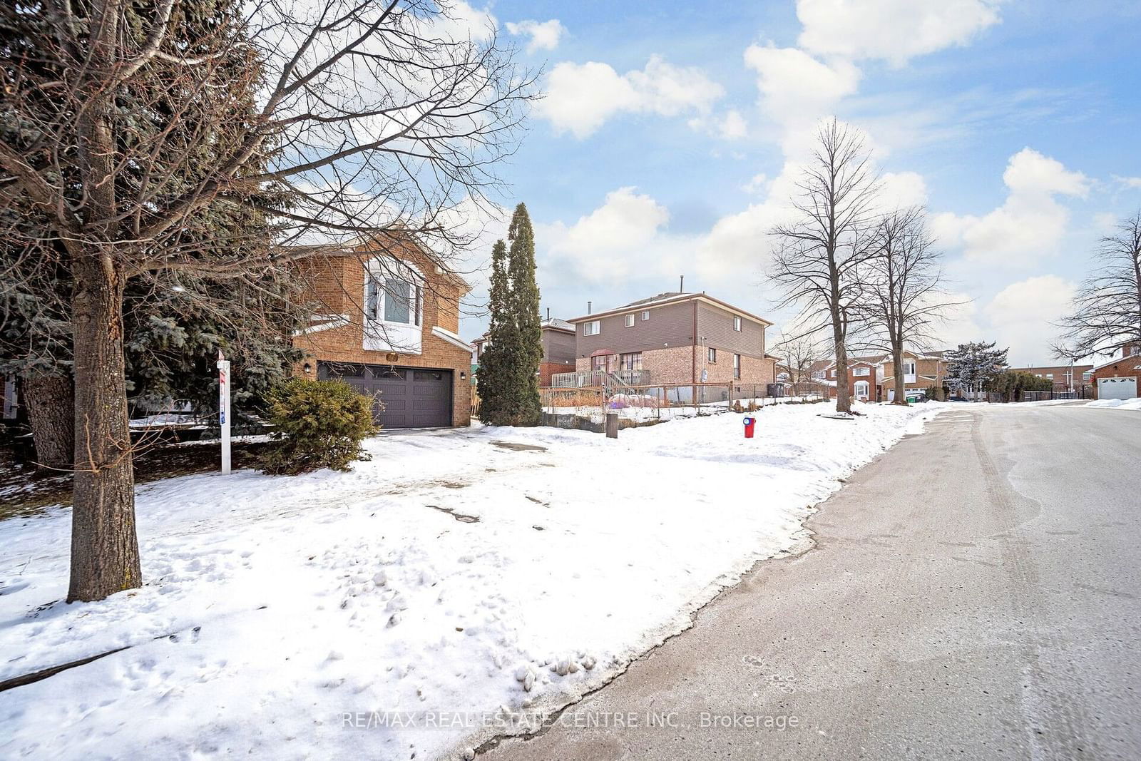 Detached House for sale at 15 HOWELL Street, Brampton, Brampton South, L6Y 3H9 - MLS: W11960235