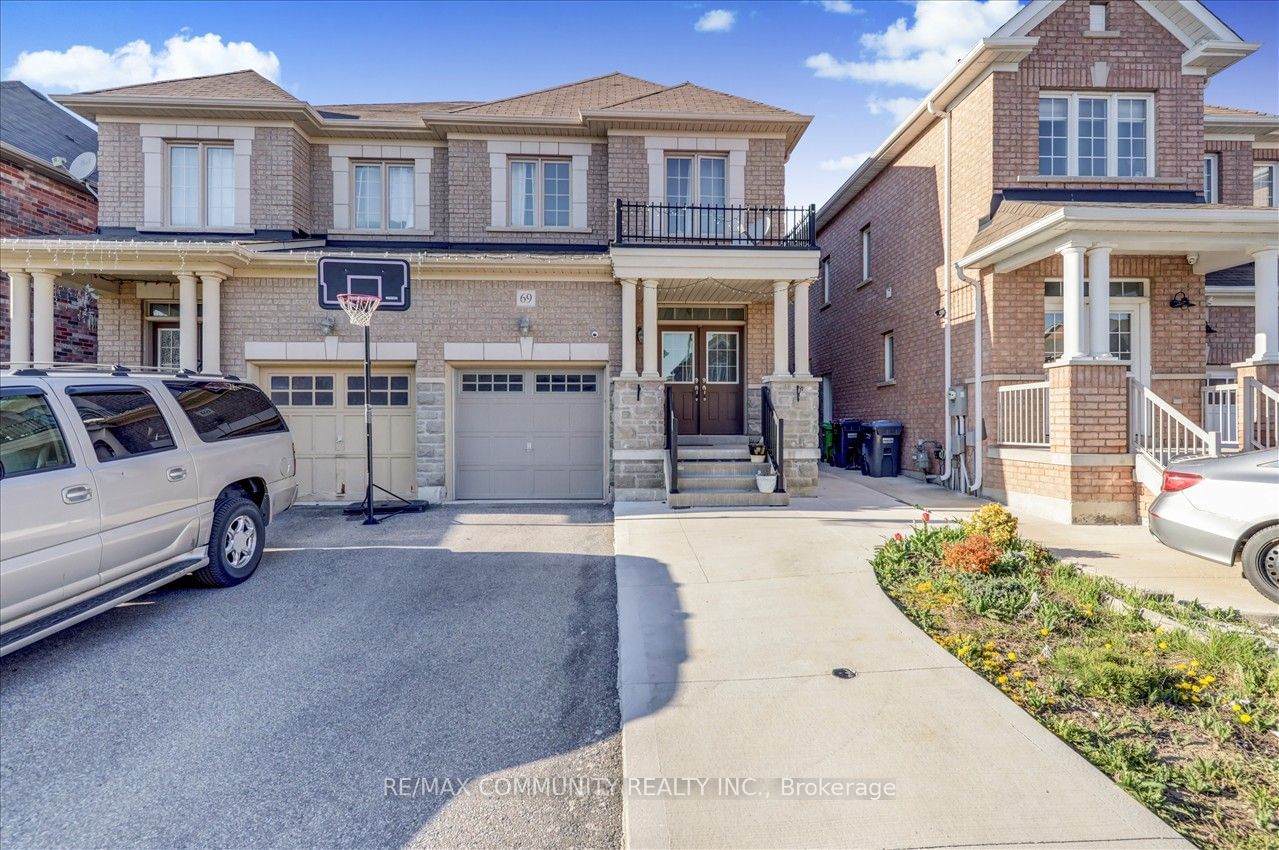 Semi-Detached House for sale at 69 Clearfield Drive, Brampton, Bram East, L6P 3J4 - MLS: W11960323