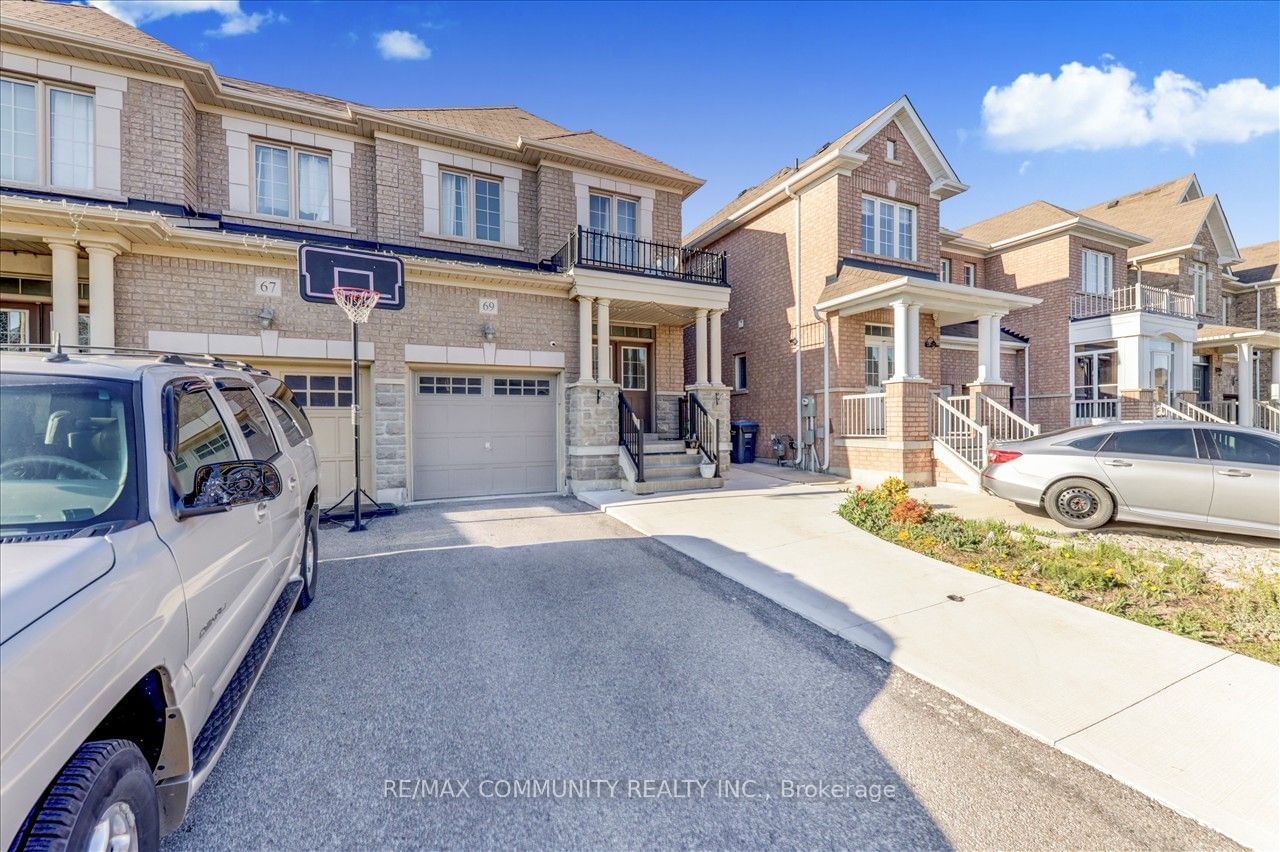 Semi-Detached House for sale at 69 Clearfield Drive, Brampton, Bram East, L6P 3J4 - MLS: W11960323