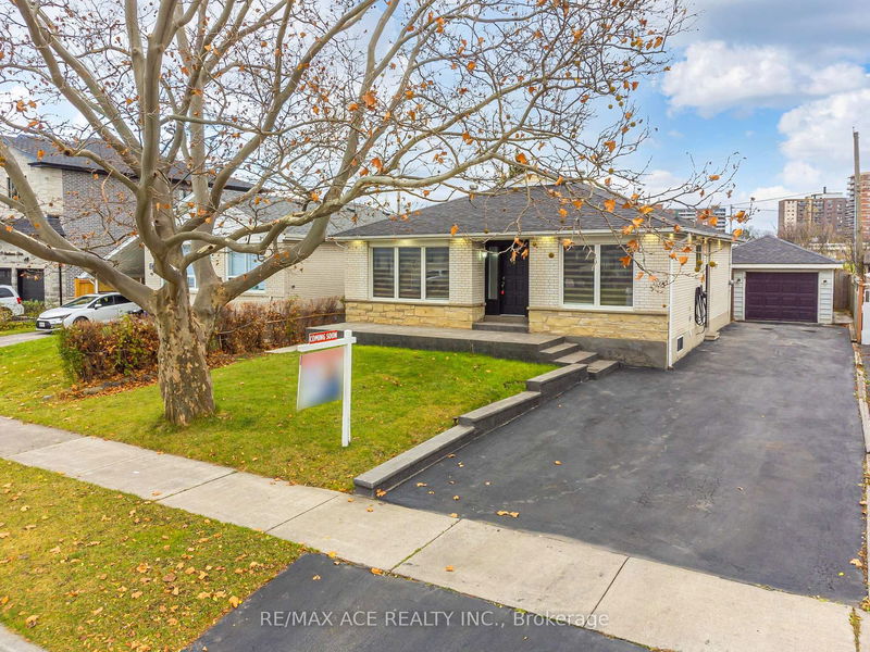 15 Strathavon Dr, Toronto - Mount Olive-Silverstone-Jamestown image-0-0