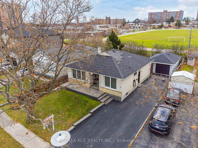 15 Strathavon Dr, Toronto - Mount Olive-Silverstone-Jamestown image-0-1