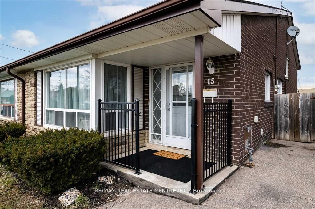 Semi-Detached House for lease at 15 Benton Street, Brampton, Brampton East, L6W 3B8 - MLS: W11960452