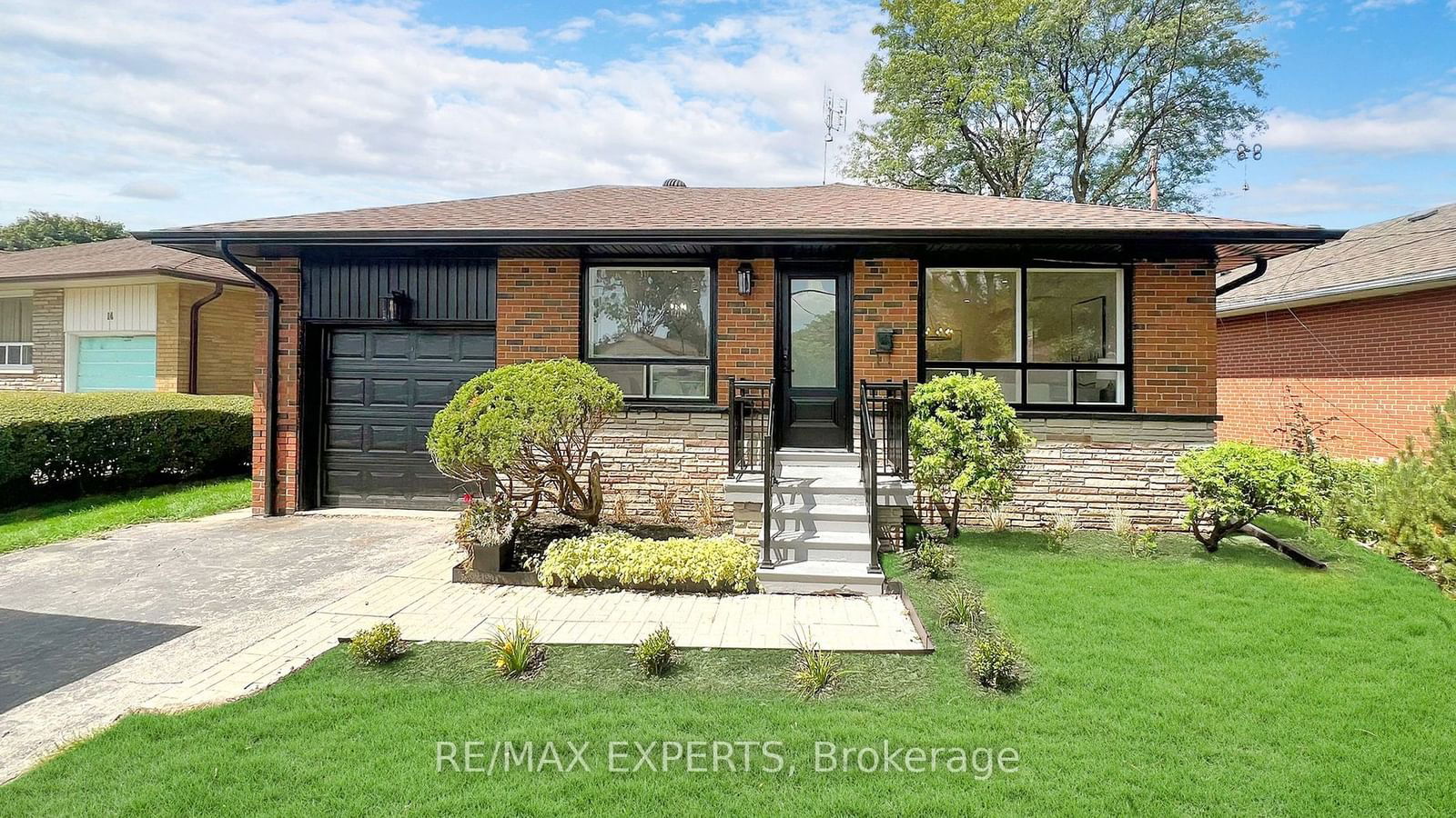 Detached House for sale at 16 Arkley Crescent, Toronto, Willowridge-Martingrove-Richview, M9R 3S3 - MLS: W11960521