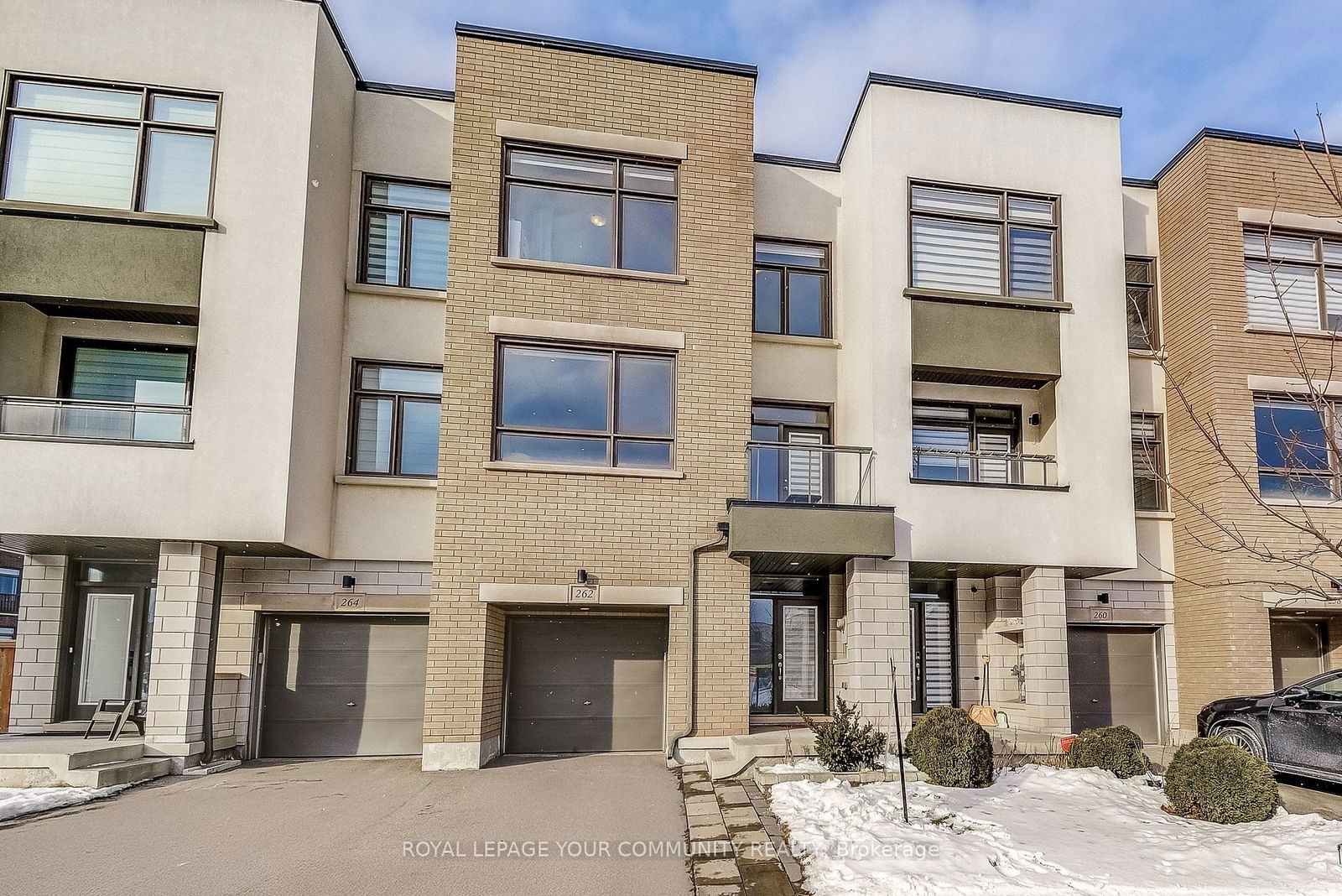 Townhouse for sale at 262 Squire Crescent, Oakville, Rural Oakville, L6H 0L8 - MLS: W11960573