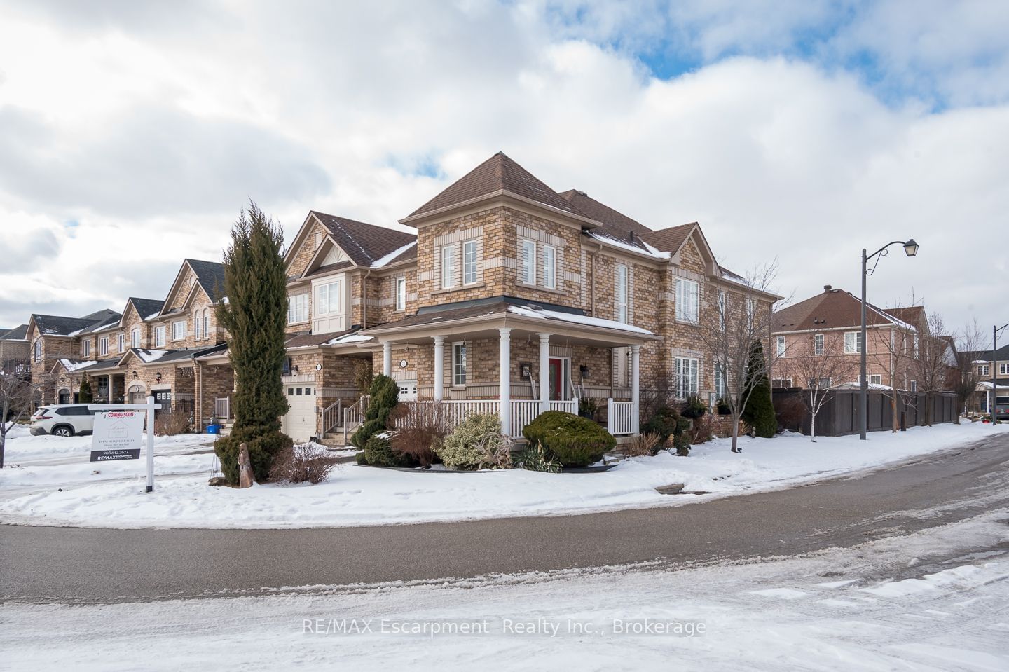 Townhouse for sale at 635 Willmott Crescent, Milton, Clarke, L9T 6E9 - MLS: W11960801