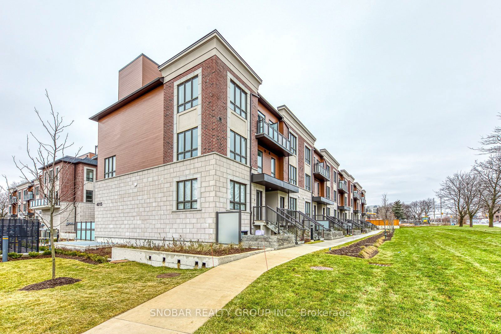 Townhouse for sale at TH18-4015 Hickory Drive, Mississauga, Rathwood, L4W 1L1 - MLS: W11960803