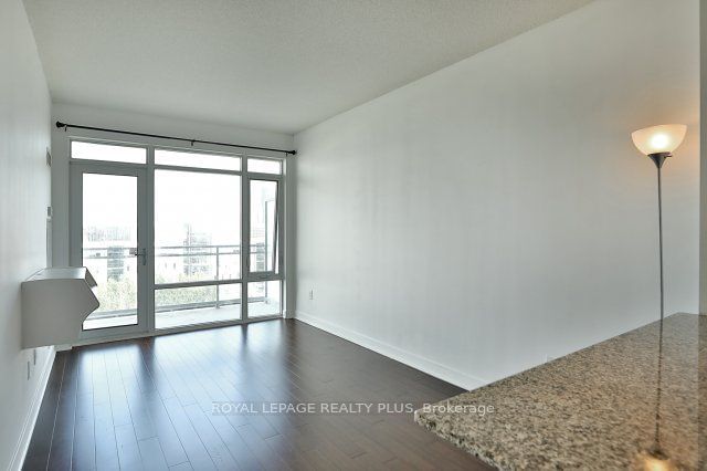 Condo for sale at 812-360 Square One Drive, Mississauga, City Centre, L5B 0G7 - MLS: W11960907