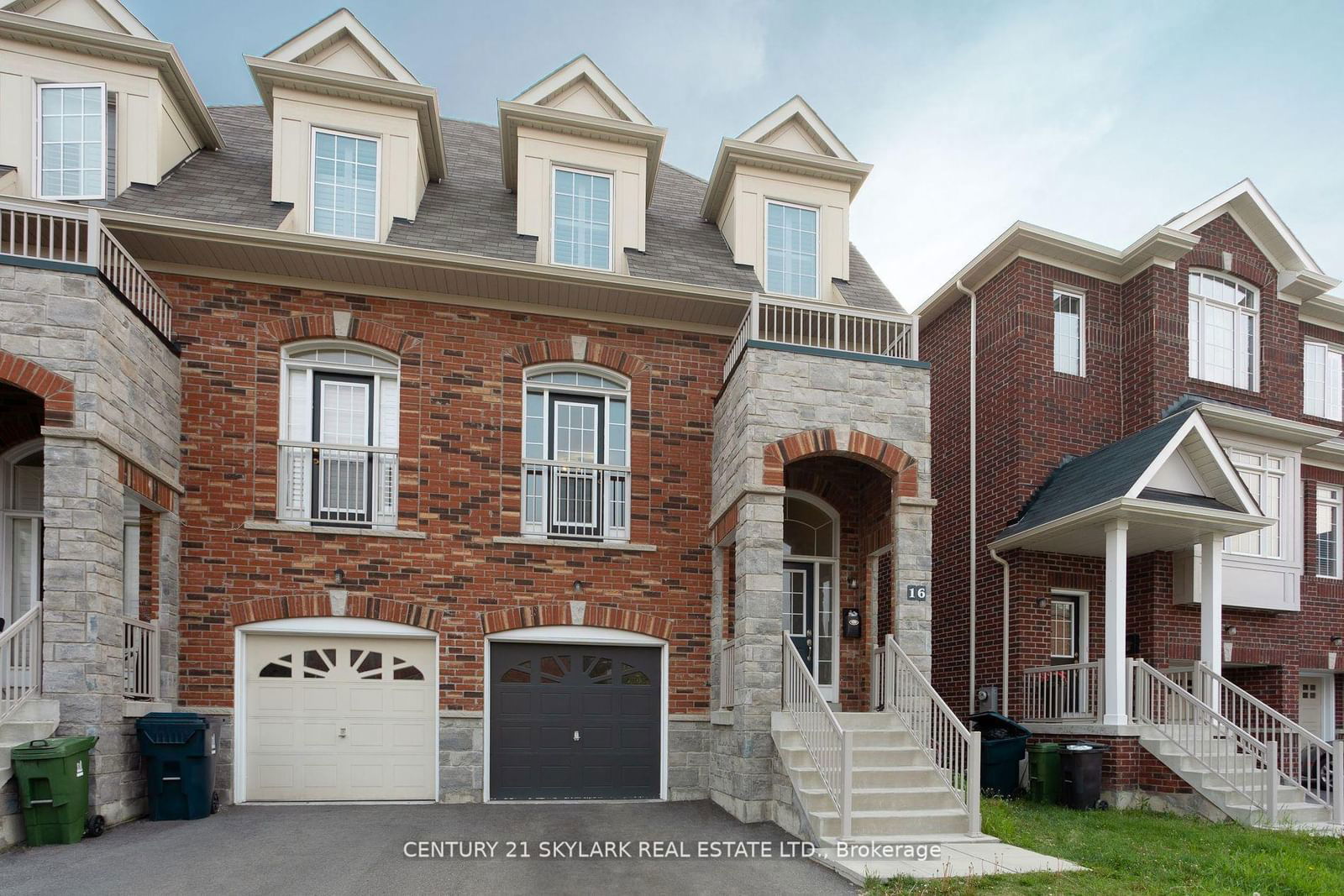 Semi-Detached House leased at 16 Mary Chapman Boulevard, Toronto, Humberlea-Pelmo Park W5, M9M 0B2 - MLS: W11961120