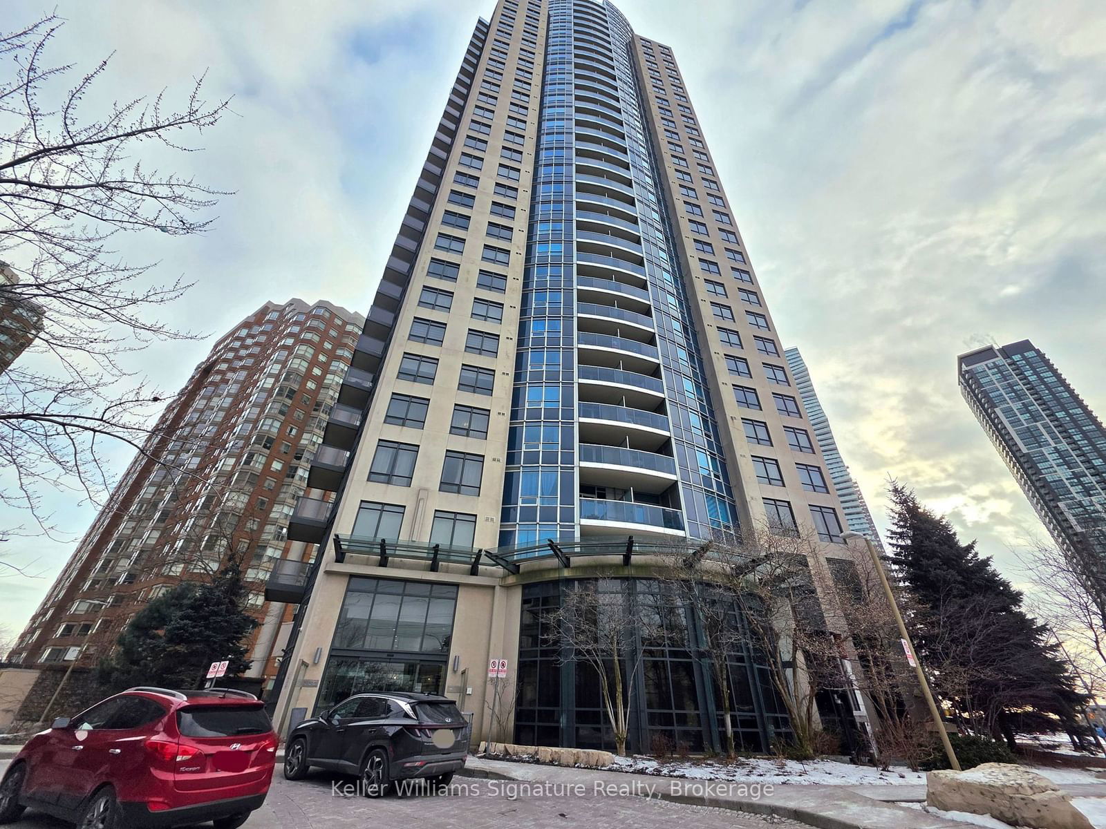 Condo for lease at 2001-330 Burhamthorpe Road, Mississauga, City Centre, L5B 0E1 - MLS: W11961184