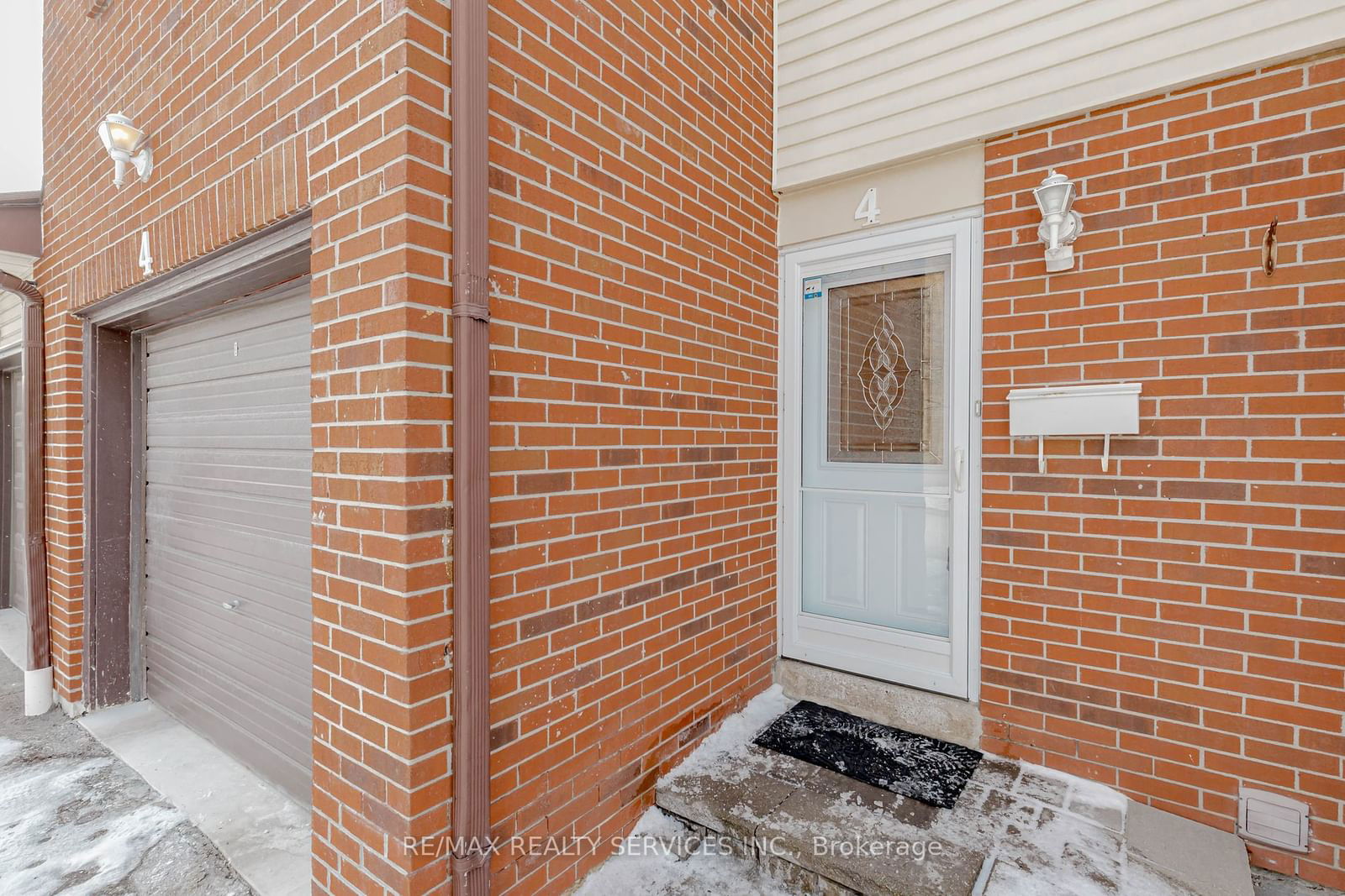 Townhouse for sale at 4 Collins Crescent, Brampton, Brampton North, L6V 3M9 - MLS: W11961216