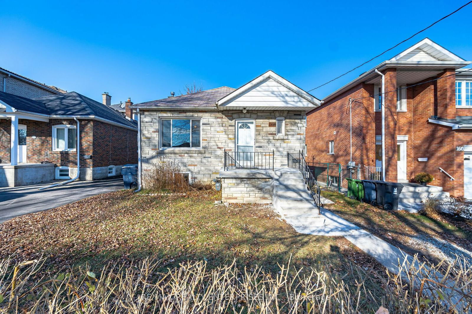 Detached House for sale at 166 Hay Avenue, Toronto, Mimico, M8Z 1G5 - MLS: W11961437