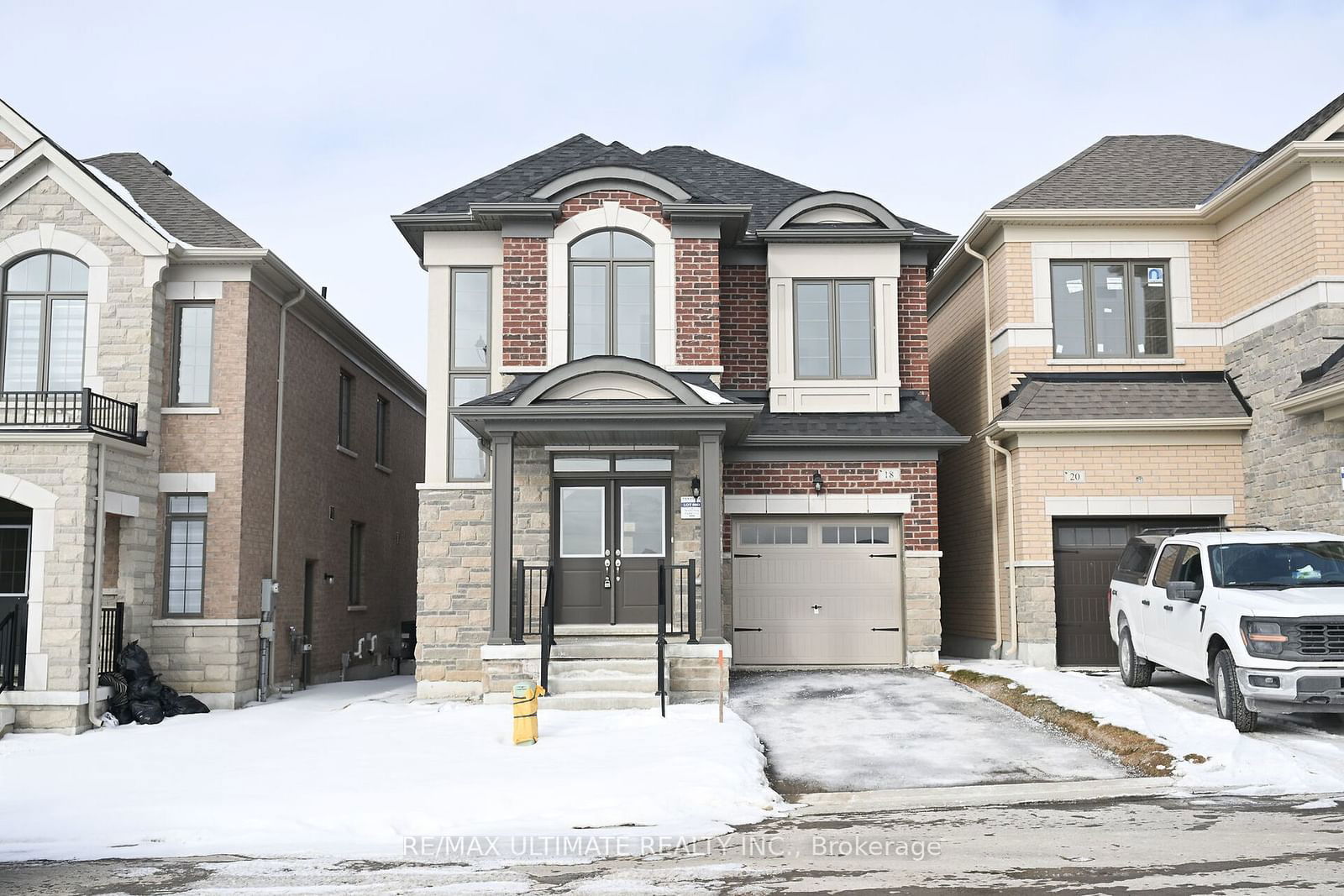 Detached House for sale at 18 Thresher Street, Brampton, Snelgrove, L6Z 3N1 - MLS: W11961515