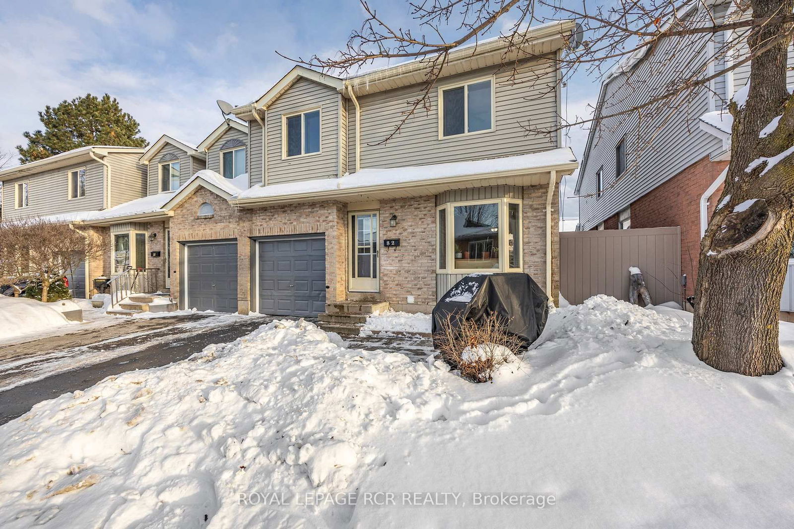 Townhouse sold at 82-90 Lawrence Avenue, Orangeville, Orangeville, L9W 4J3 - MLS: W11961586