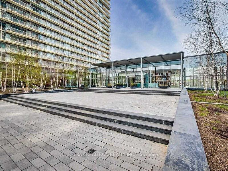 Condo for lease at 614-105 The Queensway Avenue, Toronto, High Park-Swansea, M6S 5B5 - MLS: W11961696