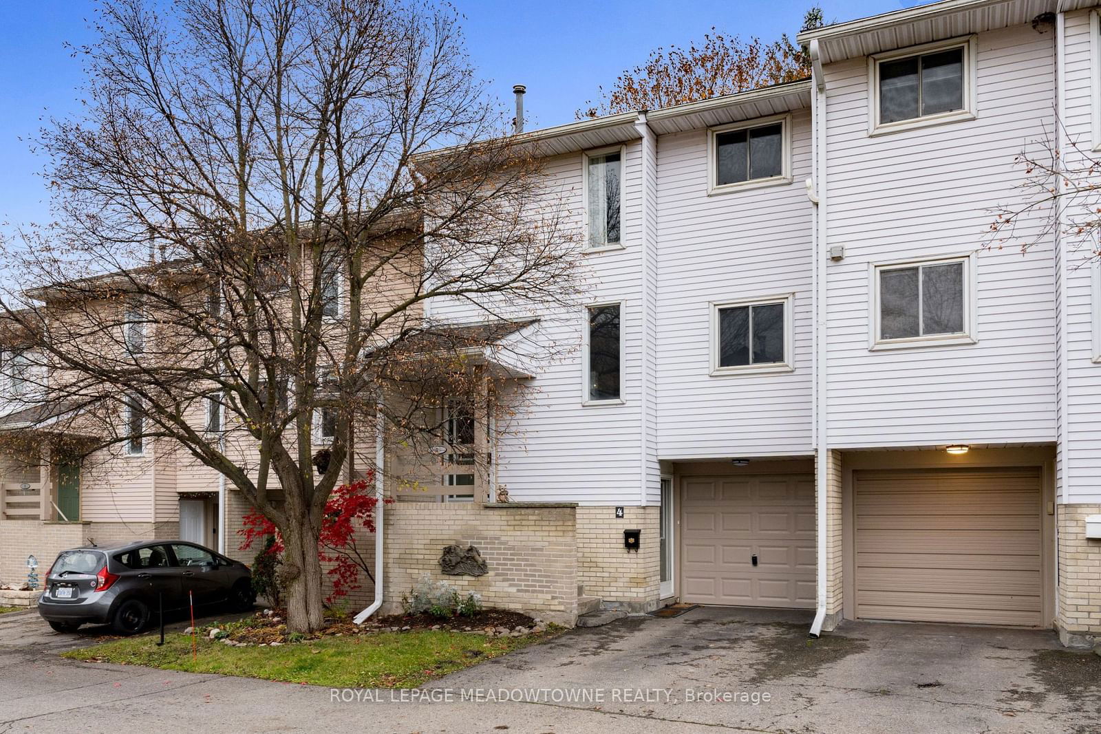 Townhouse for sale at 4 Lynden Circle, Halton Hills, Georgetown, L7G 4Y8 - MLS: W11961869