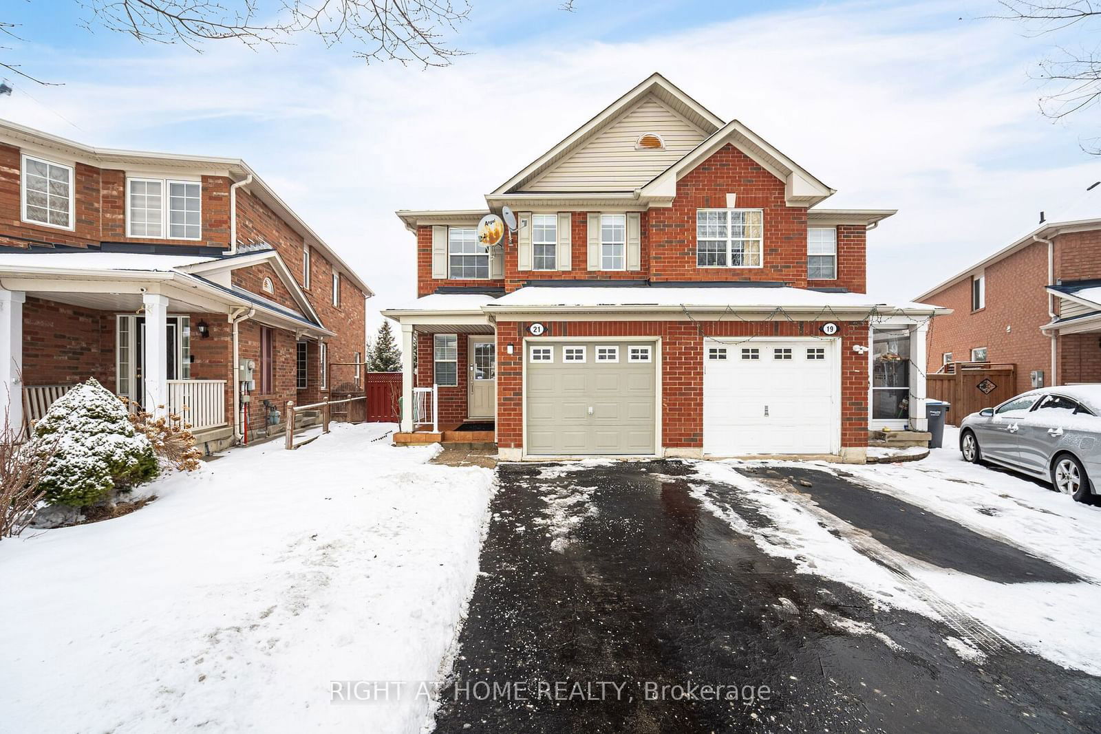 Semi-Detached House for sale at 21 Herdwick Street, Brampton, Gore Industrial North, L6S 6L6 - MLS: W11961882