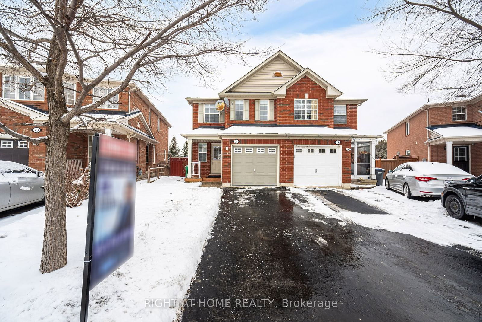 Semi-Detached House for sale at 21 Herdwick Street, Brampton, Gore Industrial North, L6S 6L6 - MLS: W11961882