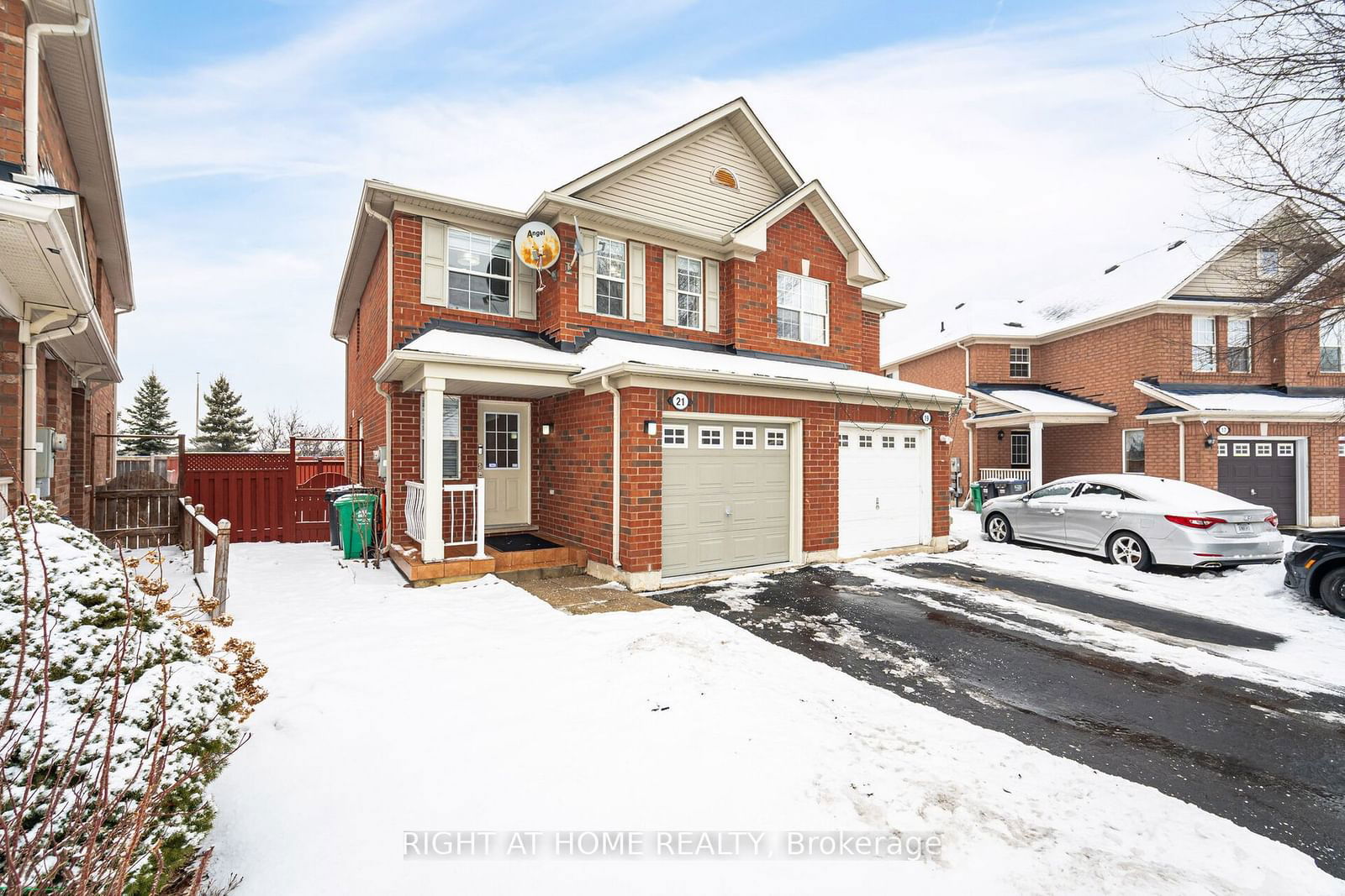 Semi-Detached House for sale at 21 Herdwick Street, Brampton, Gore Industrial North, L6S 6L6 - MLS: W11961882