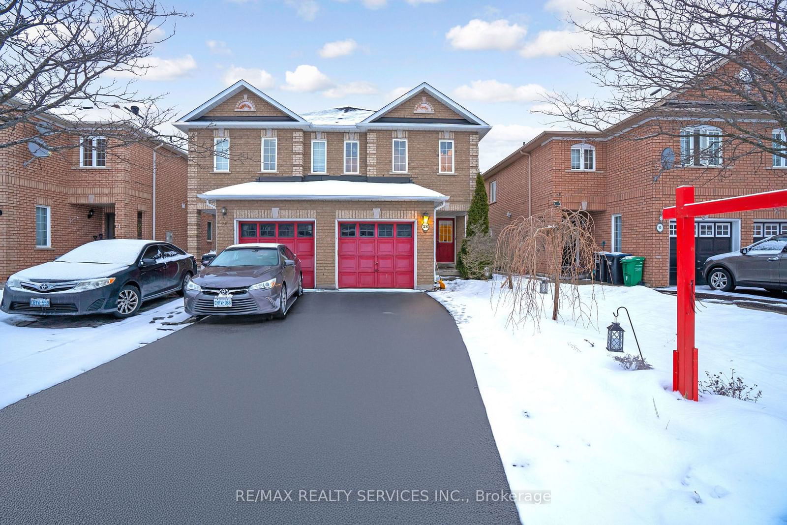 Semi-Detached House for sale at 28 Native Landing, Brampton, Fletcher's Creek Village, L6X 4X9 - MLS: W11961914