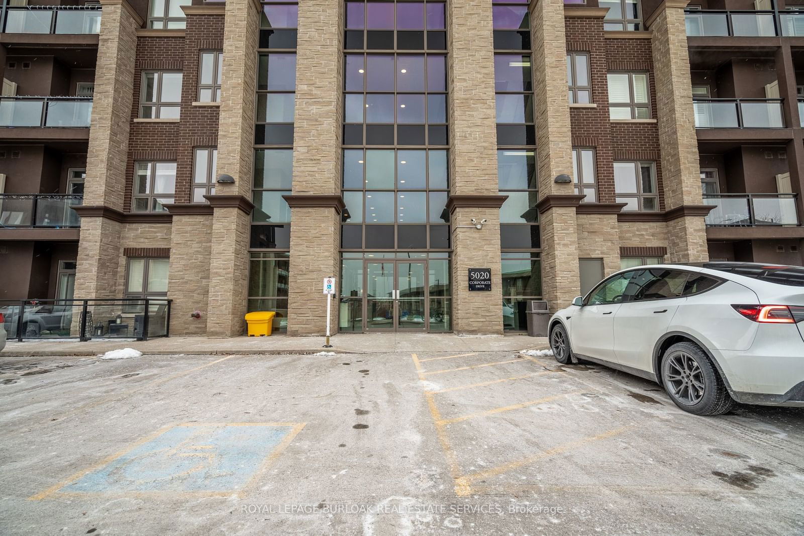 Condo for sale at 408-5020 Corporate Drive, Burlington, Appleby, L7L 0H7 - MLS: W11961938