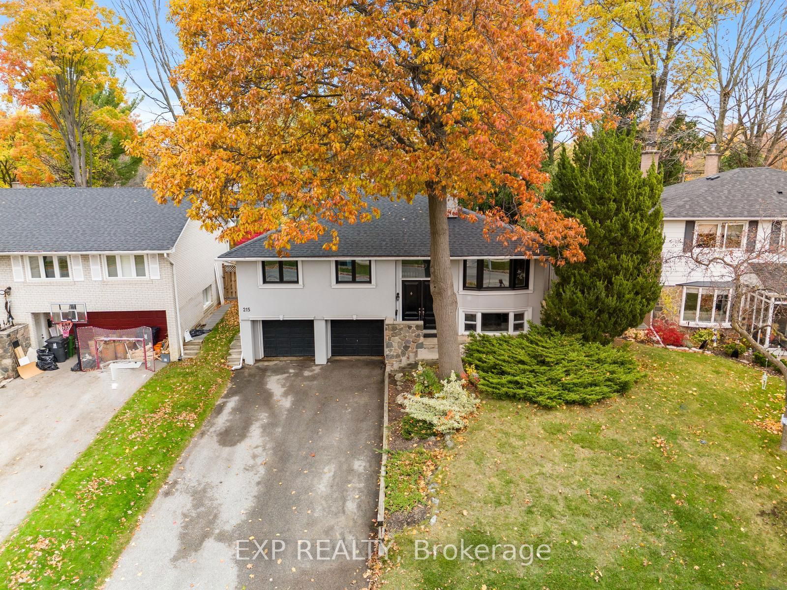 Building at 215 Mill Road, Toronto, Markland Wood