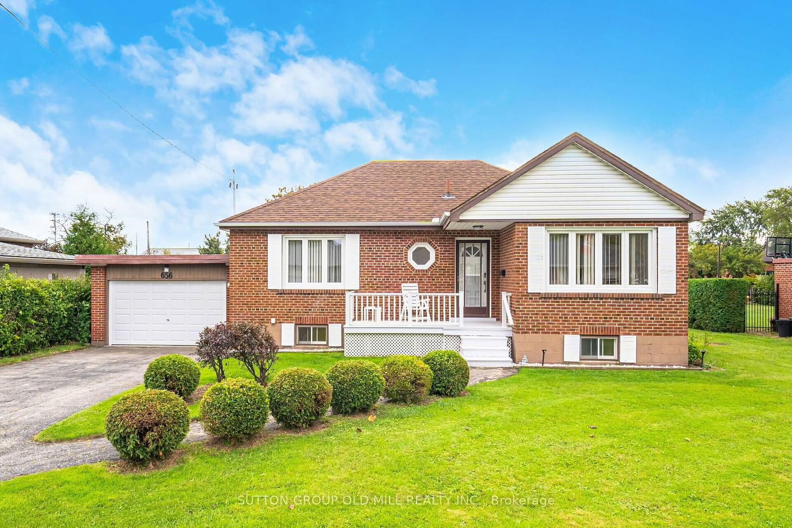 Detached House for sale at 656 Hyacinthe Boulevard, Mississauga, Mississauga Valleys, L5A 2C5 - MLS: W11962701