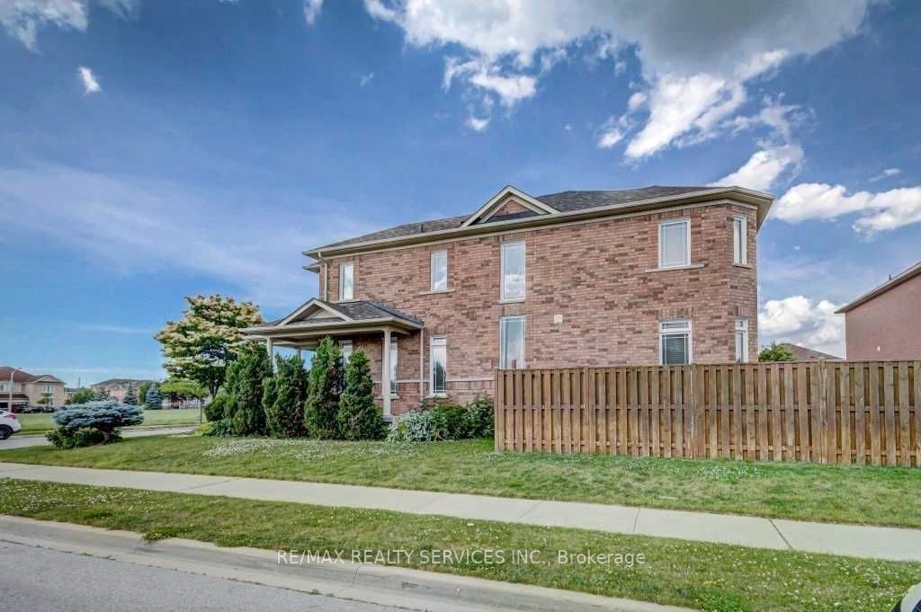 Detached House for lease at 19 Putnam Drive, Brampton, Fletcher's Meadow, L7A 3S4 - MLS: W11962869