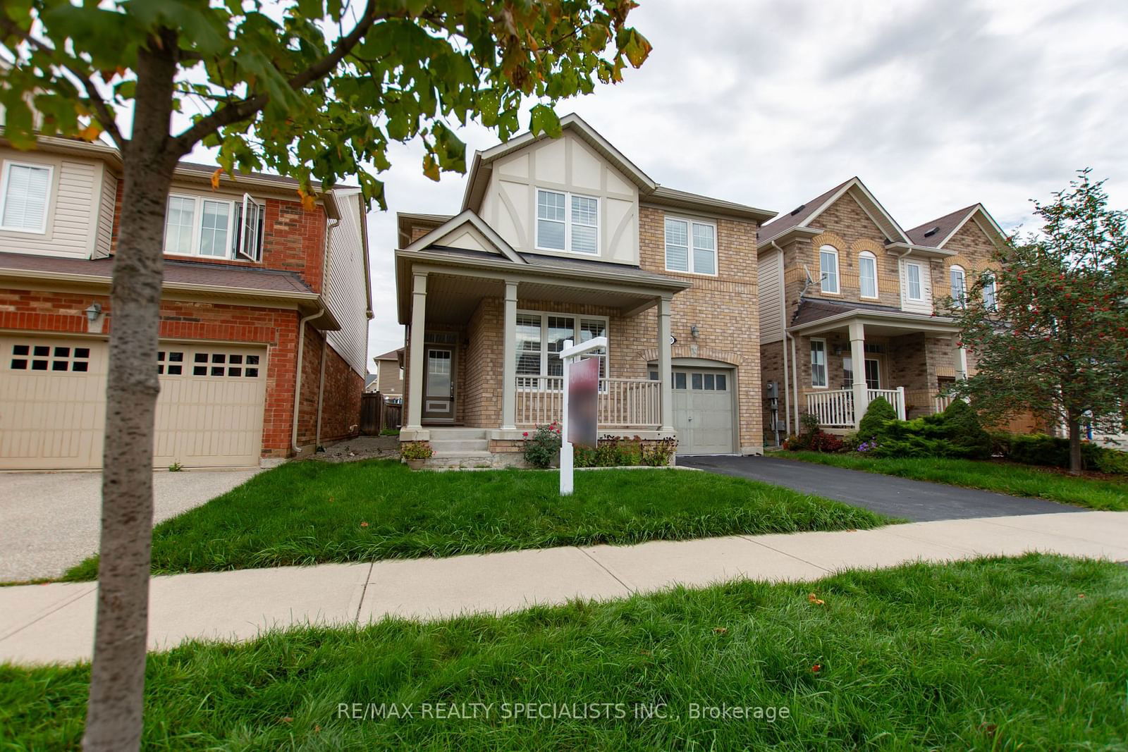 Detached House for lease at 889 Minchin Way, Milton, Harrison, L9T 7T6 - MLS: W11962904