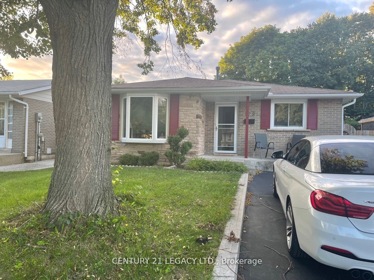 Detached House for lease at 129 Mccraney Street, Oakville, 1003 - CP College Park, L6H 1H5 - MLS: W11962965