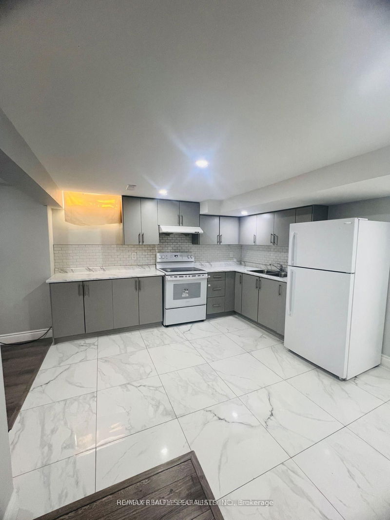 home for lease on 16 Mandarin Crescent N