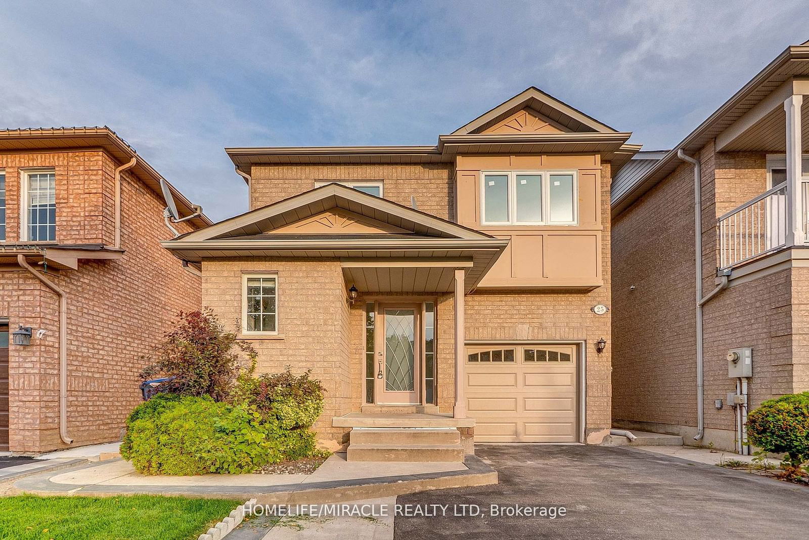 Detached House for sale at 25 Hillsburgh Drive, Brampton, Fletcher's Meadow, L6X 4Z5 - MLS: W11963186