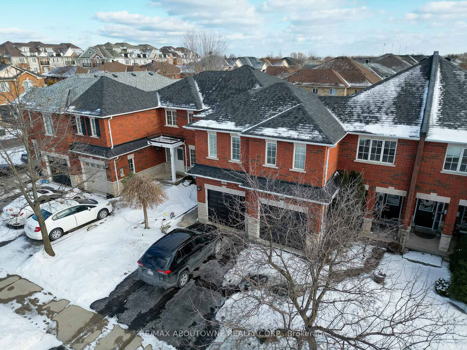 Townhouse for sale at 2405 Newcastle Crescent, Oakville, 1022 - WT West Oak Trails, L6M 4P8 - MLS: W11963360