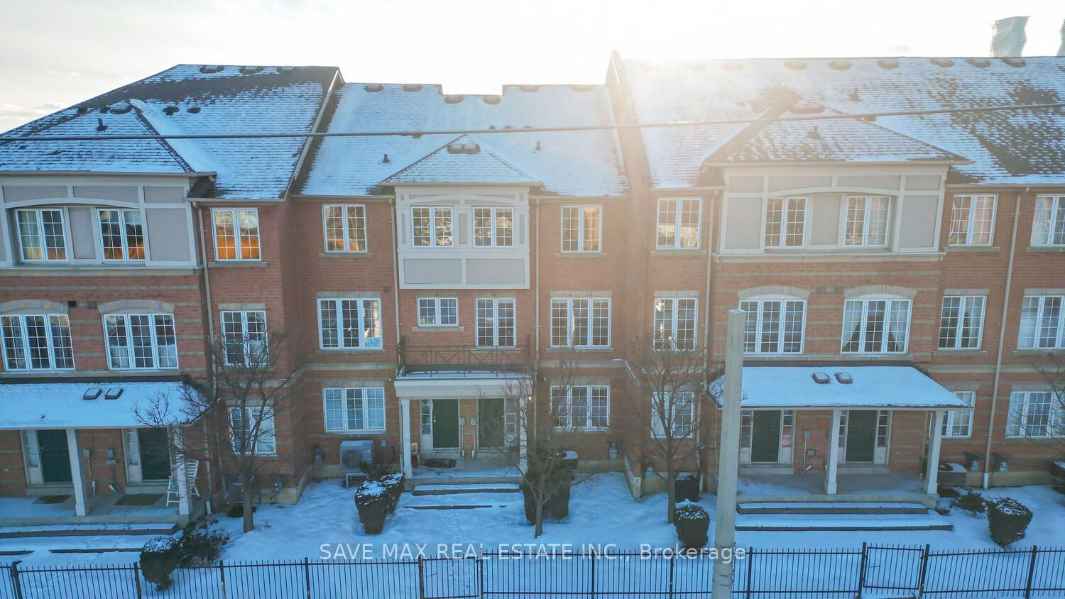 Townhouse for sale at 16-38 Fairview Road, Mississauga, Fairview, L5B 4J8 - MLS: W11963525